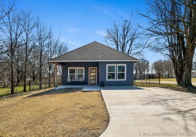 1st image of 1325 Houston, Durant, OK 74701 | MLS# 2606886