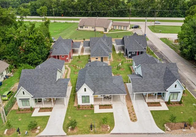 Photo 2 of Sale Pending at 210 S Bluff St, Catoosa, OK 74015 | MLS# 2606961 | Listing updated on 2026-08-25