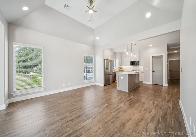 Photo 4 of Sale Pending at 210 S Bluff St, Catoosa, OK 74015 | MLS# 2606961 | Listing updated on 2026-08-25