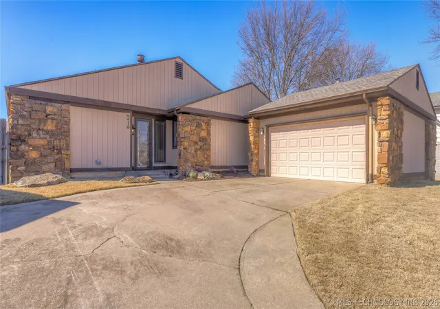 Photo 4 of Single family home for sale at 8718 S 72nd Eastavenue, Tulsa, OK 74133 | MLS# 2606968 | Listing updated on 2026-05-18