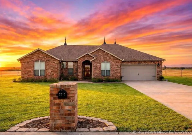 Homes for sale in Stigler, OK | 2010 E Creekside Rd, Stigler, OK 74462 | MLS# 2606561
