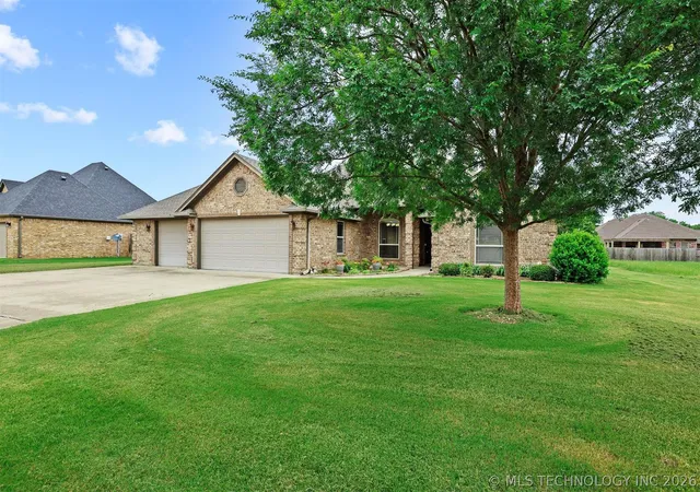 2nd image of 1002 Springfield Ct, Durant, OK 74701 | MLS# 2546910