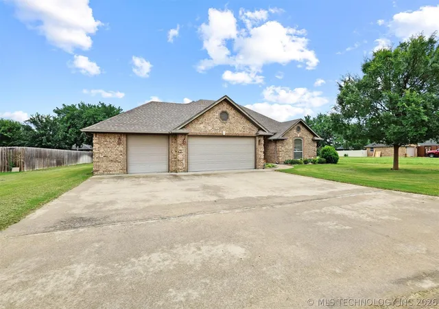 3rd image of 1002 Springfield Ct, Durant, OK 74701 | MLS# 2546910