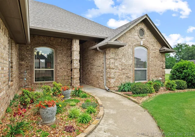 4th image of 1002 Springfield Ct, Durant, OK 74701 | MLS# 2546910