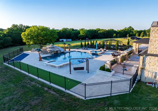 Photo 3 of Mansion for sale at 10286 S 305th East Ave, Coweta, OK 74429 | MLS# 2607038 | Listing updated on 2026-09-17