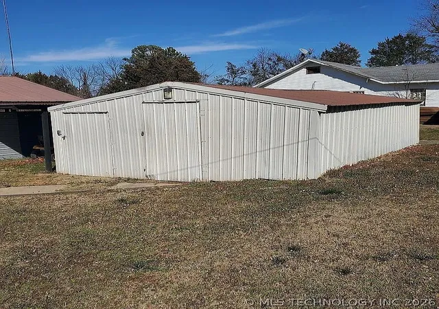 32nd image of 504 S Seminole, Weleetka, OK 74880 | MLS# 2607237