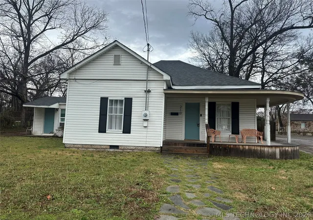 Homes for sale in Tahlequah, OK | 210 W Morgan St, Tahlequah, OK 74464 | MLS# 2607339