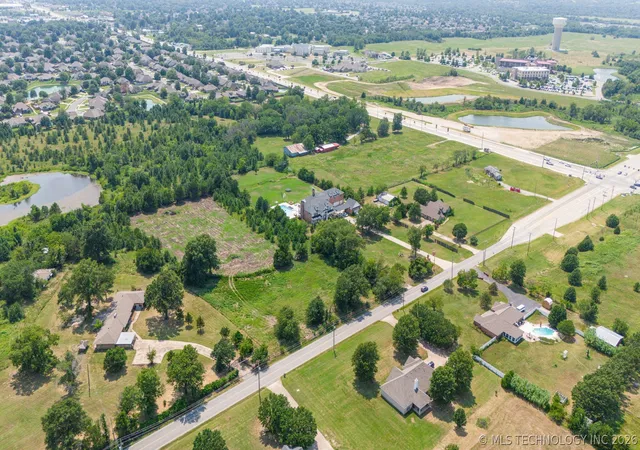 2nd image of 2 E 106th St N, Owasso, OK 74055 | MLS# 2607392