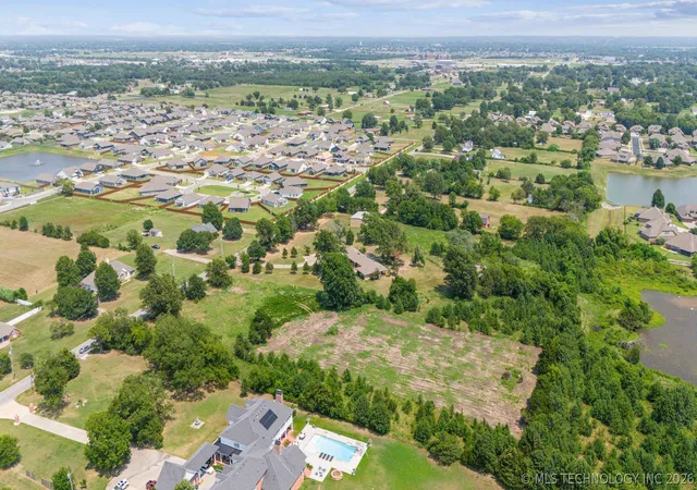 5th image of 2 E 106Th St N, Owasso, OK 74055 | MLS# 2607392