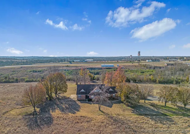 Homes for sale in Henryetta, OK | 2201 W Main St, Henryetta, OK 74437 | MLS# 2607428