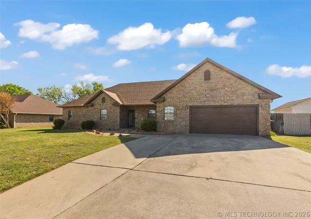 Homes for sale in Ardmore, OK | 1614 Southern Hills Dr, Ardmore, OK 73401 | MLS# 2607407