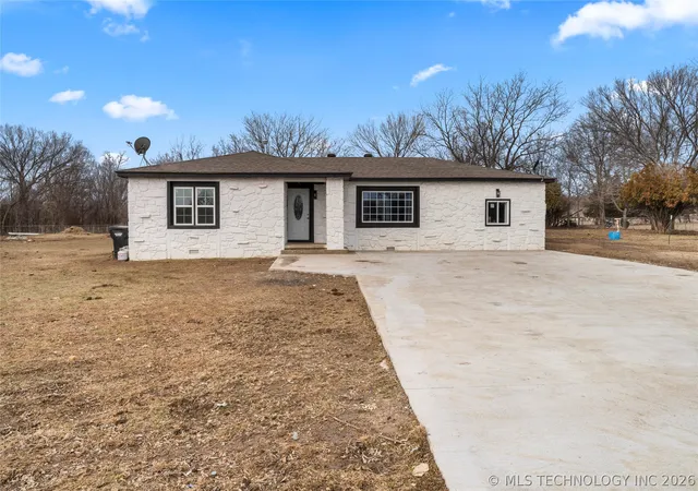 Photo 3 of Single family home for sale at 17090 S 4170 Road, Claremore, OK 74017 | MLS# 2607540 | Listing updated on 2026-06-29