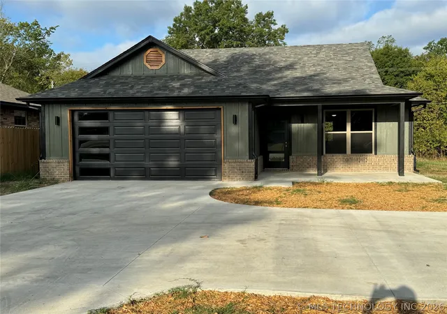 Photo 1 of Single family home for sale at 106 S Elliott St, Pryor, OK 74361 | MLS# 2607634 | Listing updated on 2026-08-20