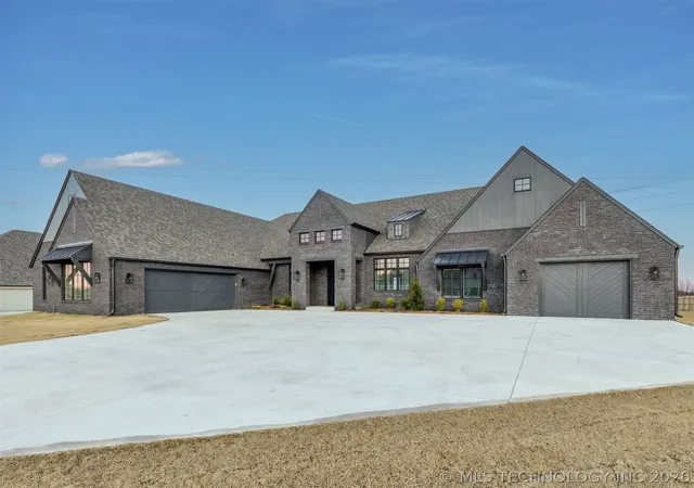 Photo 1 of Single family home for sale at 205 W 164th Place S, Glenpool, OK 74033 | MLS# 2607732 | Listing updated on 2026-08-20