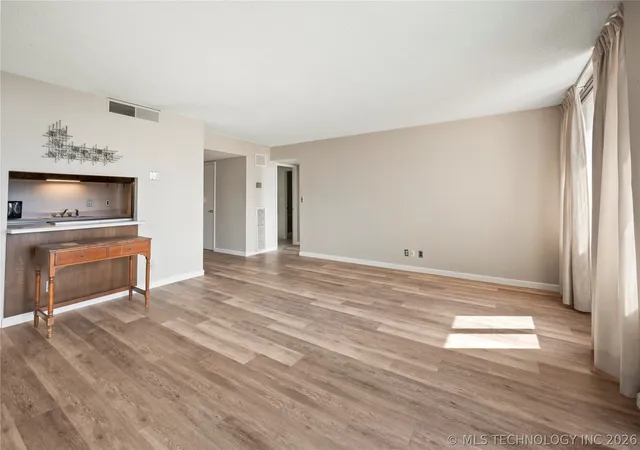 4th image of 450 W 7Th St #807, Tulsa, OK 74119 | MLS# 2607861