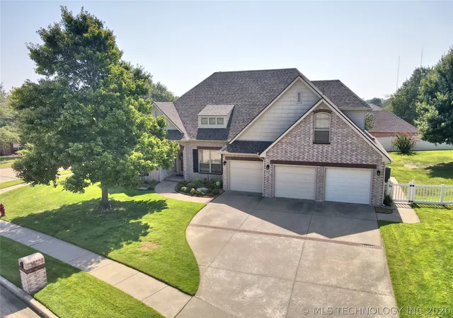 Photo 3 of Sale Pending at 7529 E Galveston St, Broken Arrow, OK 74014 | MLS# 2607751 | Listing updated on 2026-08-20