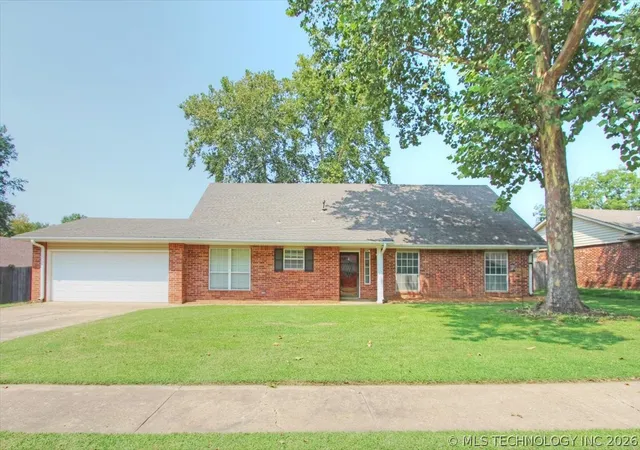 Homes for sale in Bartlesville, OK | 2408 Chapel Hill Ct, Bartlesville, OK 74006 | MLS# 2607920