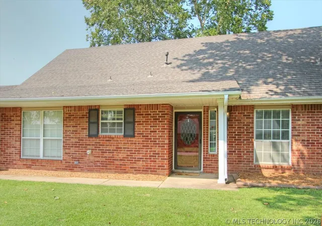 Homes for sale in Bartlesville, OK | 2408 Chapel Hill Ct, Bartlesville, OK 74006 | MLS# 2607920