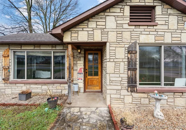 1st image of 215 E 7th, Grove, OK 74344 | MLS# 2607969