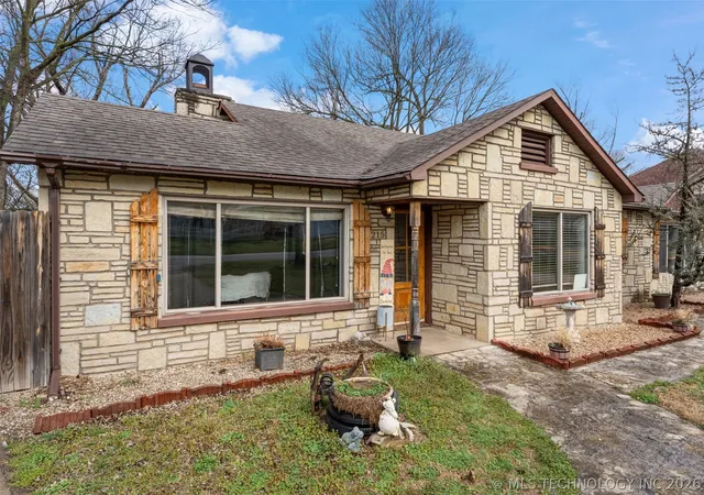2nd image of 215 E 7th, Grove, OK 74344 | MLS# 2607969