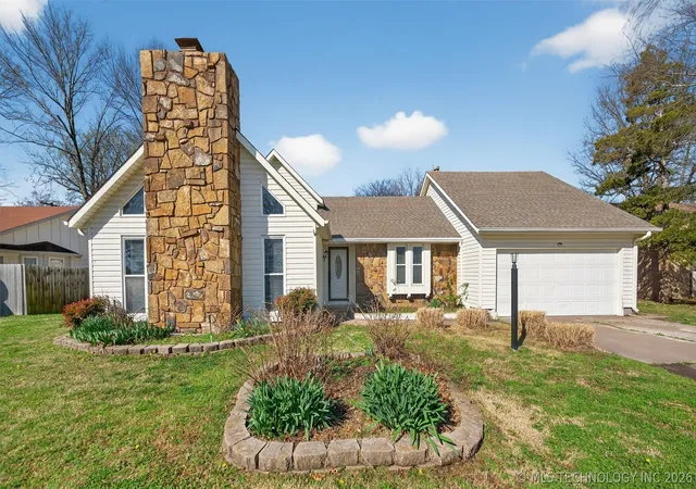 1st image of 1408 S Veyda St, Pryor, OK 74361 | MLS# 2608054