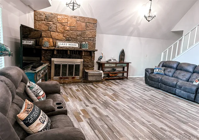 3rd image of 721 Mohawk Dr, Eufaula, OK 74432 | MLS# 2608061