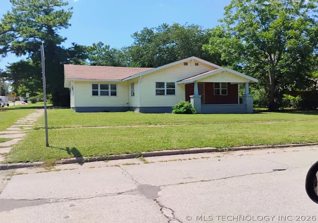 1st image of 500 W 16 St, Ada, OK 74820 | MLS# 2608089