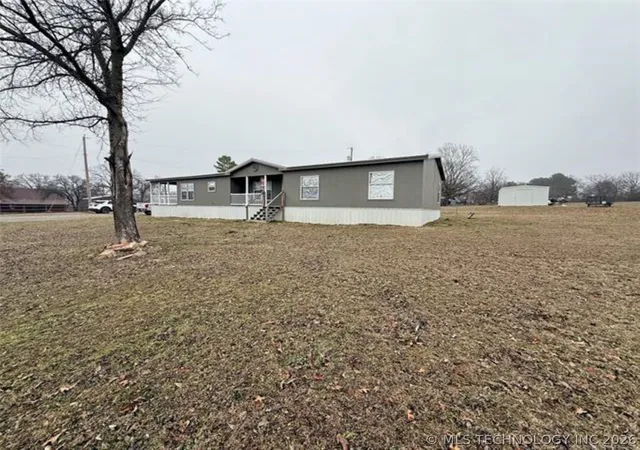 Homes for sale in Henryetta, OK | 12780 New Lake Dr, Henryetta, OK 74437 | MLS# 2608193