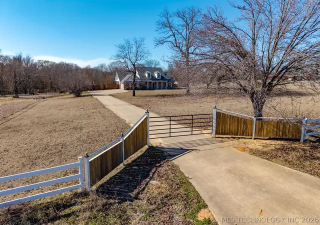 Homes for sale in Atoka, OK | 4321 S Bentley Rd, Atoka, OK 74525 | MLS# 2608245