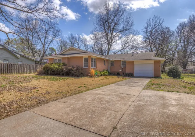Homes for sale in Coweta, OK | 316 E Pecan St, Coweta, OK 74429 | MLS# 2608152