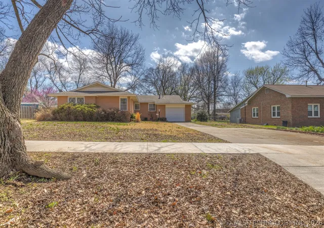 Homes for sale in Coweta, OK | 316 E Pecan St, Coweta, OK 74429 | MLS# 2608152