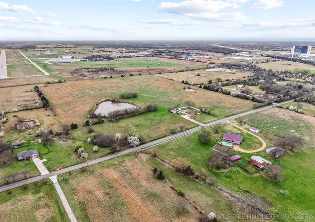 3rd image of 2305 Rodeo Rd, Durant, OK 74701 | MLS# 2607351