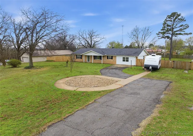 Homes for sale in Sallisaw, OK | 1707 N Maple, Sallisaw, OK 74955 | MLS# 2608473