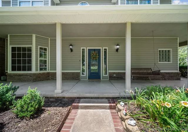 Photo 3 of Single family home for sale at 1805 Ne Oakridge Dr, Claremore, OK 74017 | MLS# 2608519 | Listing updated on 2026-08-25