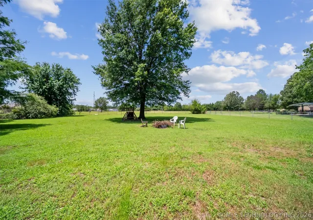 40th image of 1805 Ne Oakridge Dr, Claremore, OK 74017 | MLS# 2608519