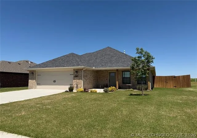 Photo 2 of Sale Pending at 5820 Coldspring Ln, Bartlesville, OK 74006 | MLS# 2608553 | Listing updated on 2026-08-20