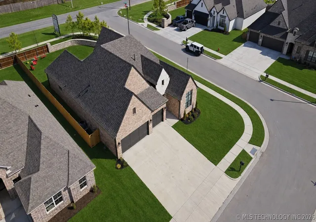 Photo 3 of Single family home for sale at 2847 E 141st Court, Bixby, OK 74008 | MLS# 2607250 | Listing updated on 2026-08-20