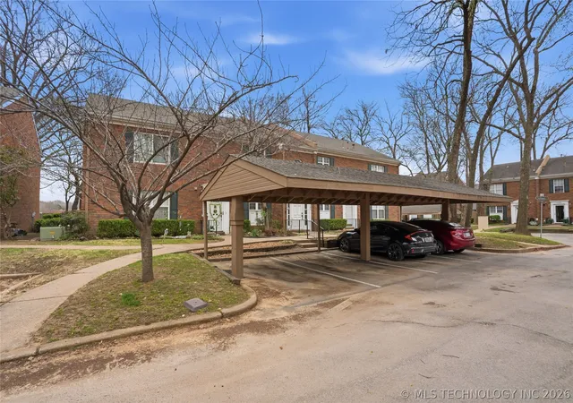 Listing Photo 4 - Condo for sale in building located at 6251 S Yorktown Pl, Tulsa, OK 74136 - Unit #23U