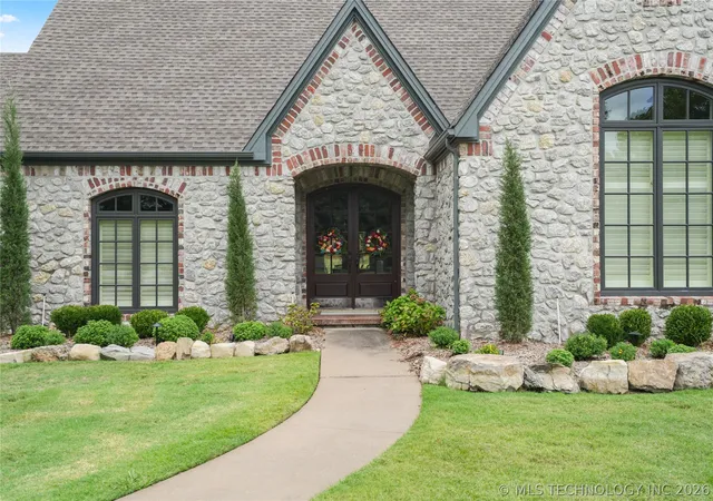 2nd image of 3821 Country Club Cir, Muskogee, OK 74403 | MLS# 2607919