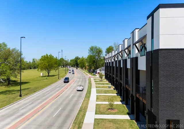 Photo 3 of Condo for sale at 3777 S Riverside Dr #3777, Tulsa, OK 74105 | MLS# 2608937 | Listing updated on 2026-05-18