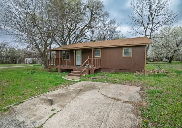 1st image of 511 E 6th St, Hulbert, OK 74441 | MLS# 2608989