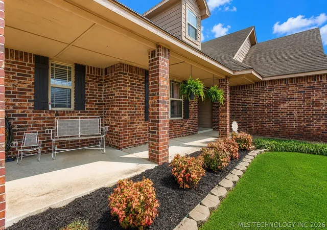 Photo 3 of Single family home for sale at 14560 Jordan Ct, Glenpool, OK 74033 | MLS# 2608843 | Listing updated on 2026-08-24