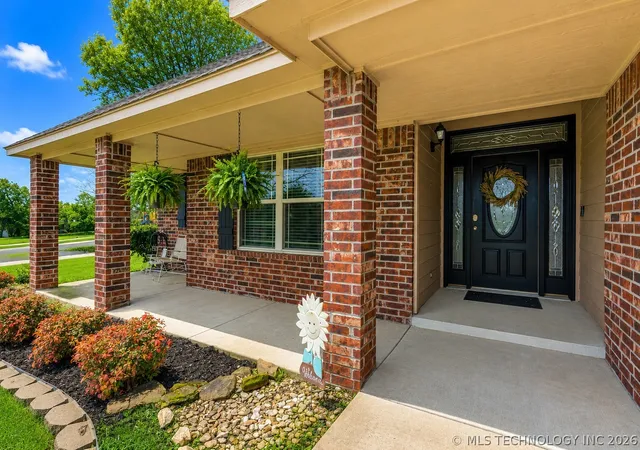 Photo 3 of Single family home for sale at 14560 Jordan Ct, Glenpool, OK 74033 | MLS# 2608843 | Listing updated on 2026-08-24