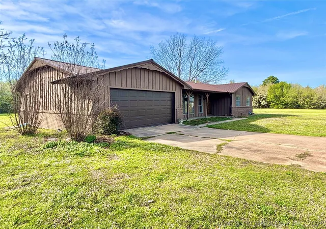 Homes for sale in Stigler, OK | 402 S Sockey Ln, Stigler, OK 74462 | MLS# 2609012