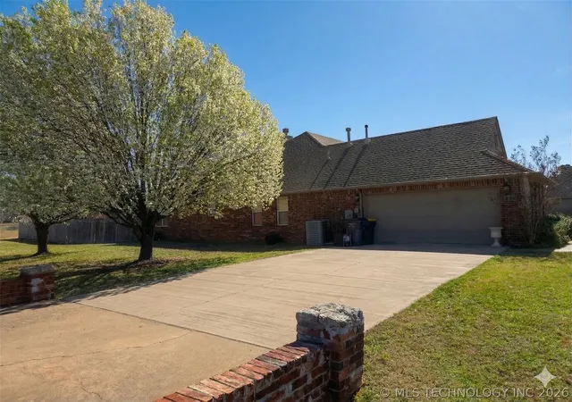 Homes for sale in Glenpool, OK | 12325 Longhorn Cir, Glenpool, OK 74066 | MLS# 2609037