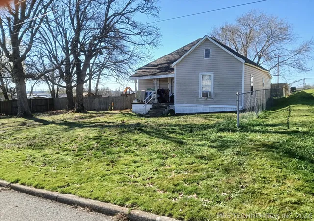 Homes for sale in Tahlequah, OK | 715 W Keetoowah St, Tahlequah, OK 74464 | MLS# 2609140