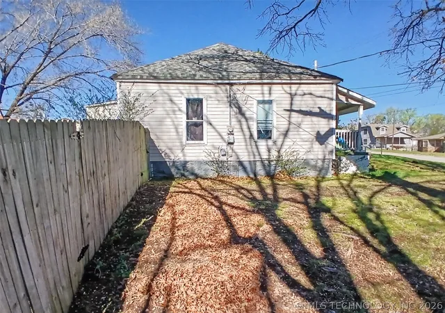 Homes for sale in Tahlequah, OK | 715 W Keetoowah St, Tahlequah, OK 74464 | MLS# 2609140
