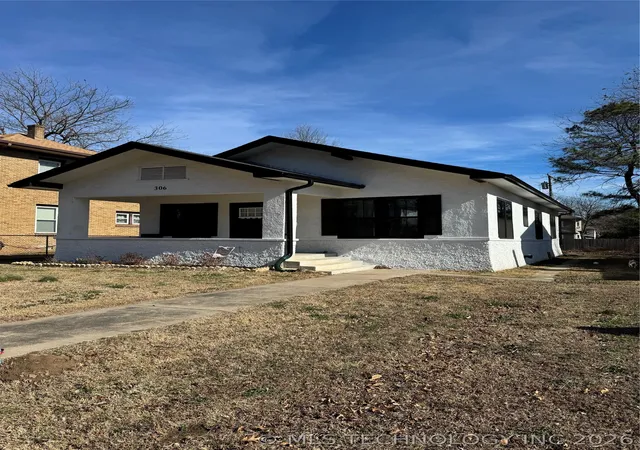 Homes for sale in Muskogee, OK | 306 N 17th St, Muskogee, OK 74401 | MLS# 2609151