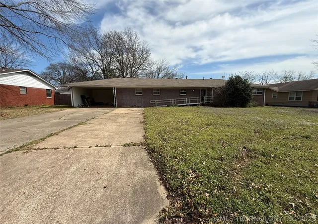 1st image of 708 S 29th St, Muskogee, OK 74401 | MLS# 2609336