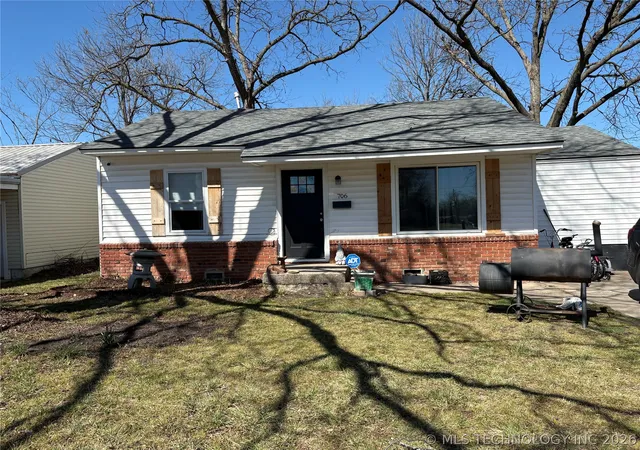 1st image of 706 Coyne St, Miami, OK 74354 | MLS# 2609372
